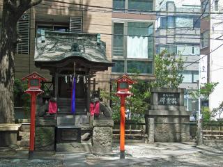 NihonbashiShrine2b.jpg