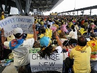 Thai-Airport-People.jpg